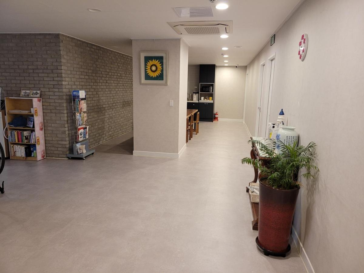 Lighthouse Guesthouse Mokpo Bagian luar foto