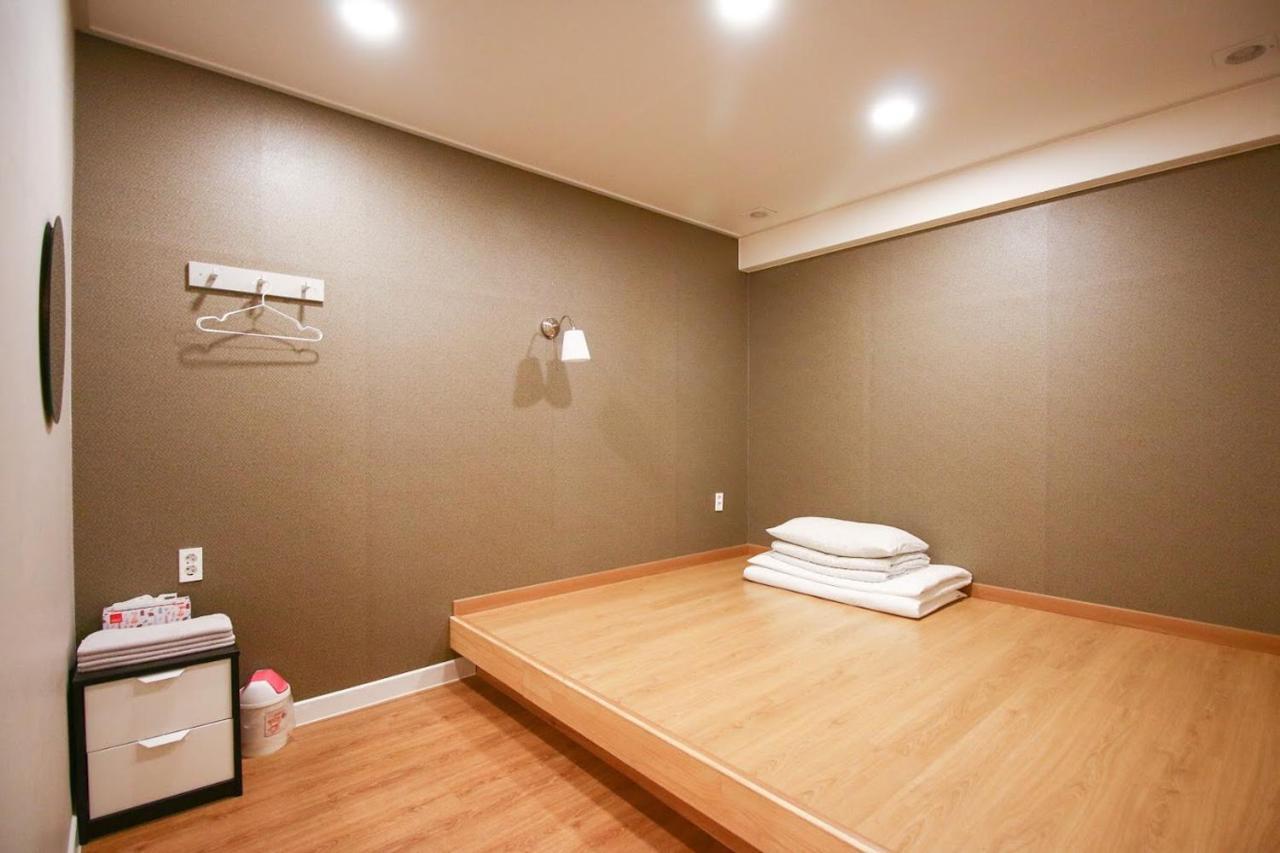 Lighthouse Guesthouse Mokpo Bagian luar foto